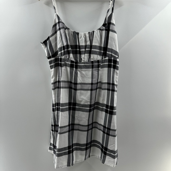 Forever 21 Dresses & Skirts - Forever 21 White, Grey & Black Plaid Mini Dress – Adjustable Straps, Size Large